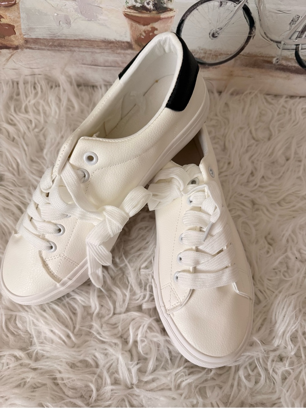 Women’s White Low-Top Casual Sneakers with Black Heel Accent